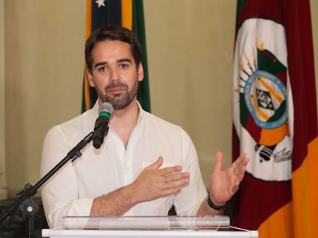 Justiça anula mandato de Eduardo Leite na presidência do PSDB; partido contesta e recorre