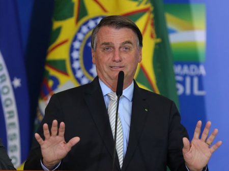 Bolsonaro manda povo tomar banho frio