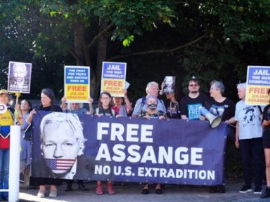 Governo Trump planejou assassinar Assange, diz site Yahoo News
