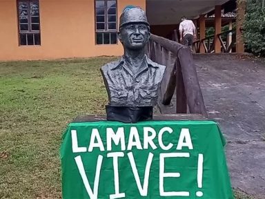 Nova estátua de Carlos Lamarca é instalada em Cajati, interior de São Paulo
