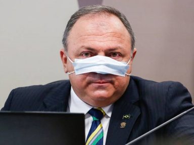 Governo ignorou Pfizer, mas recebeu atravessadores de vacina improvável a luz ‘germicida’