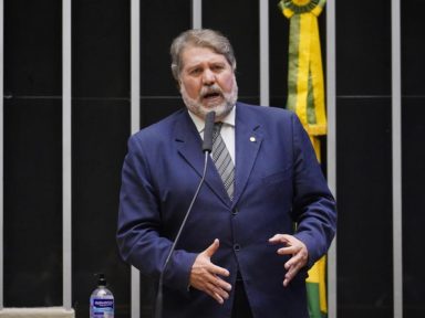 Renildo: “precisamos afastar esse presidente tresloucado antes que ele destrua o país”
