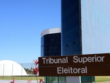 Inquérito aberto pelo TSE pode levar à inelegibilidade de Bolsonaro