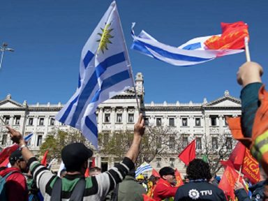 Uruguaios param contra corte nos salários e privatização do porto de Montevidéu