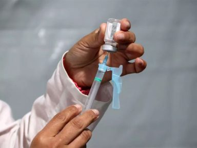 Governo atrasou entrega de 2,6 milhões de vacinas e causou desabastecimento de cidades