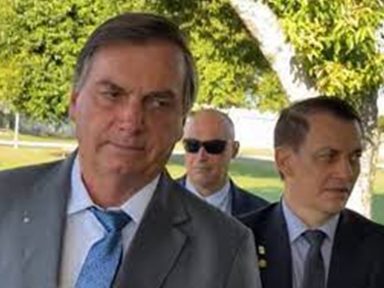 Bolsonaro diz que o problema do Brasil é “excesso de professores”