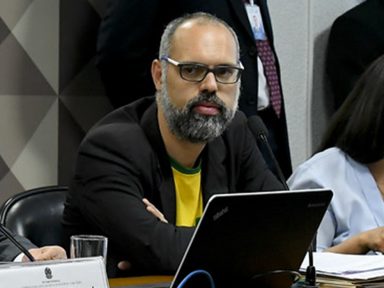 PF diz que estagiária de Lewandowski era informante de blogueiro bolsonarista