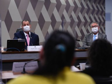 “Bolsonaro sabotou vacinação para deixar vírus agir livremente”. Relatório da CPI será votado no dia 26