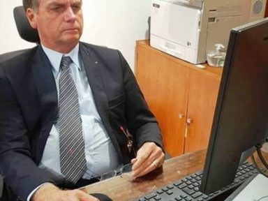 Cai 8 pontos a aprovação de Bolsonaro nas redes sociais