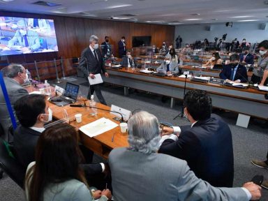 Relatório que denuncia Bolsonaro por 9 crimes foi lido na CPI