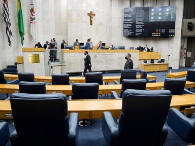 Servidores paulistas protestam contra reforma previdenciária: “Confisco de aposentadorias”
