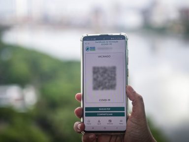 Saúde se omite e Senado tem projetos tornando obrigatório o certificado de vacinação