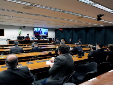 Partidos de oposição na Câmara decidem votar contra a PEC dos Precatórios