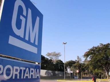 1,2 mil metalúrgicos têm contratos suspensos pela GM de São José por falta de peças