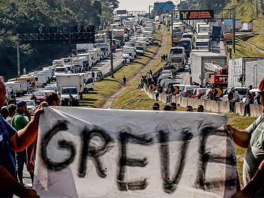 Caminhoneiros reagem à tentativa desesperada do Planalto para impedir a paralisação