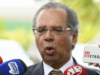 Congresso convoca Paulo Guedes para explicar os US$ 10 milhões ocultados no exterior