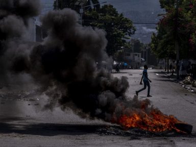 Haitianos ampliam greve contra a crise e a violência das gangues