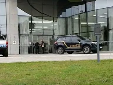 Operação da PF busca documentos de empresa suspeita que o governo usou para negociar vacina