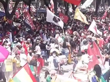 Manifestantes no Rio pelo Fora Bolsonaro  começam concentração na Candelária