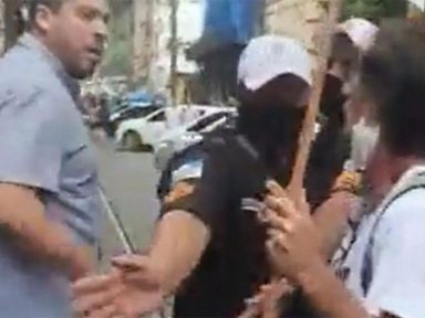 Deputado que quebrou placa de Marielle é expulso de Santa Teresa aos gritos de “miliciano”