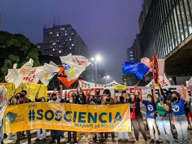 Manifestantes repudiam em todo o país os cortes na ciência feitos pelo governo