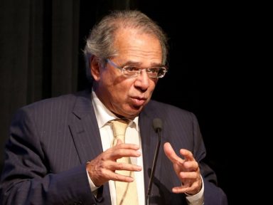 Prévia do PIB: mais um voo de galinha de Guedes