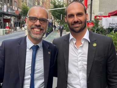 Eduardo Bolsonaro viabilizou fuga de blogueiro criminoso investigado pelo STF