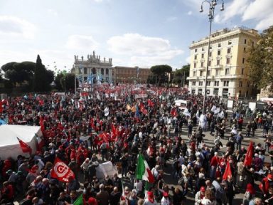 Multidão repudia em Roma assalto à central sindical CGIL e pede dissolução de grupo fascista