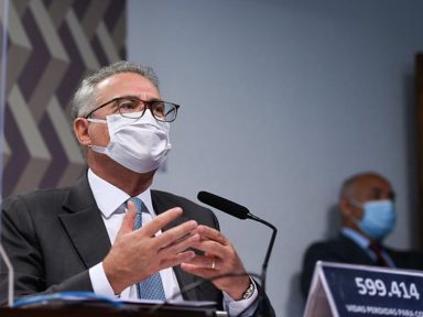 Renan: Bolsonaro é “mercador da morte” e será indiciado por centenas de milhares de óbitos