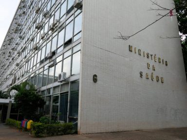 Canais bolsonaristas investigados pelo TSE receberam verba do governo por anúncios de saúde
