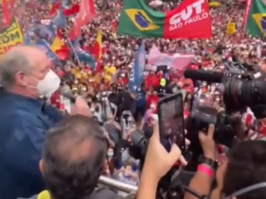 Desordeiros com camisas do PT e da CUT agrediram Ciro no ato contra Bolsonaro