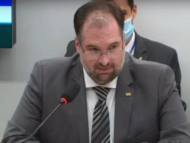 Oposição pede que MPF investigue Danilo Dupas após denúncias de censura e intervenção no Enem