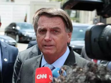 Bolsonaro volta a atacar Enem e diz que a prova “é ativismo político”