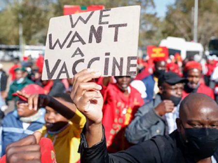 Nova variante da Covid expõe urgência de apoio mundial em vacinas à África