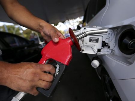 Litro de gasolina chega a R$ 8 no Sul e Sudeste