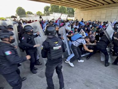 Guarda do México reprime marcha de migrantes na fronteira com os EUA