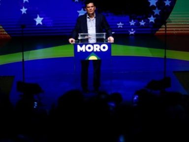 Moro se filia ao Podemos e diz que a corrupção continua no atual governo
