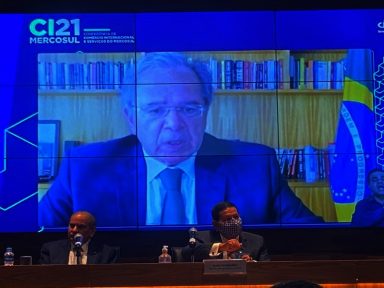 Guedes escancara país aos importados
