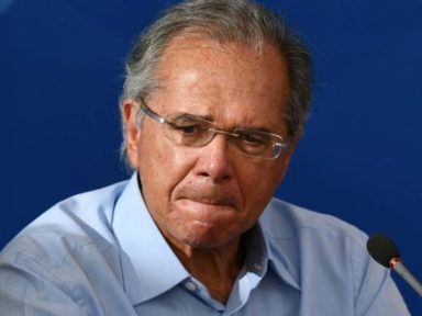 Dólares ocultos: Guedes foge da Câmara