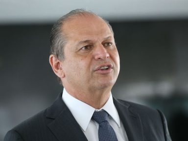 Filha de líder do governo Bolsonaro atua em estatal com contratos firmados pelo pai