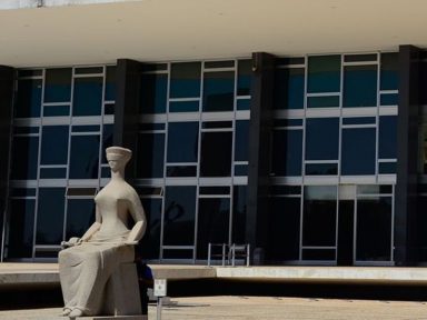 Três ministros do STF votam contra portaria que impede demissão de não vacinados