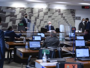 Senadores refutam tentativa do governo de passar privatização dos Correios às pressas
