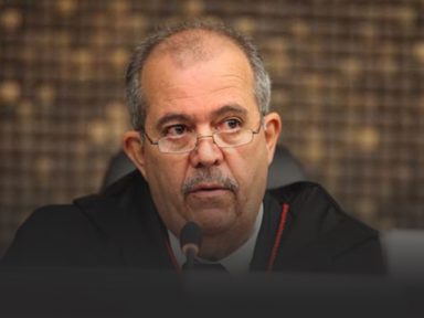 Desembargador que “salvou” mandato de Lira é alvo de operação da Polícia Federal