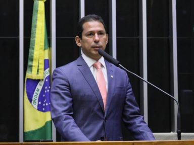 Cinco deputados federais devem deixar o PL com a entrada de Bolsonaro