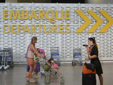 Governo é contra passaporte de vacinação, mas no STF finge que não é omisso