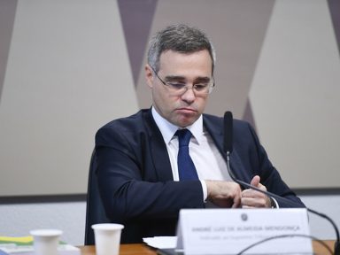 Em sabatina no Senado, Mendonça minimiza crimes de Bolsonaro na pandemia