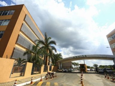 PF conclui que houve crime de ameaça a diretores da Anvisa; Bolsonaro incitou ataques