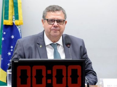 Deputado tem resultado positivo para Covid-19 um dia após encontrar-se com Bolsonaro