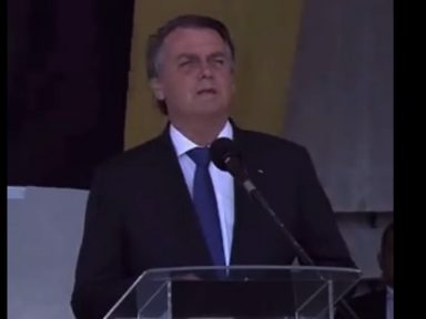 Bolsonaro é repudiado em cerimônia militar: “cala a boca”
