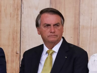 Insano diz que “é proibido usar máscara” dentro do Palácio do Planalto